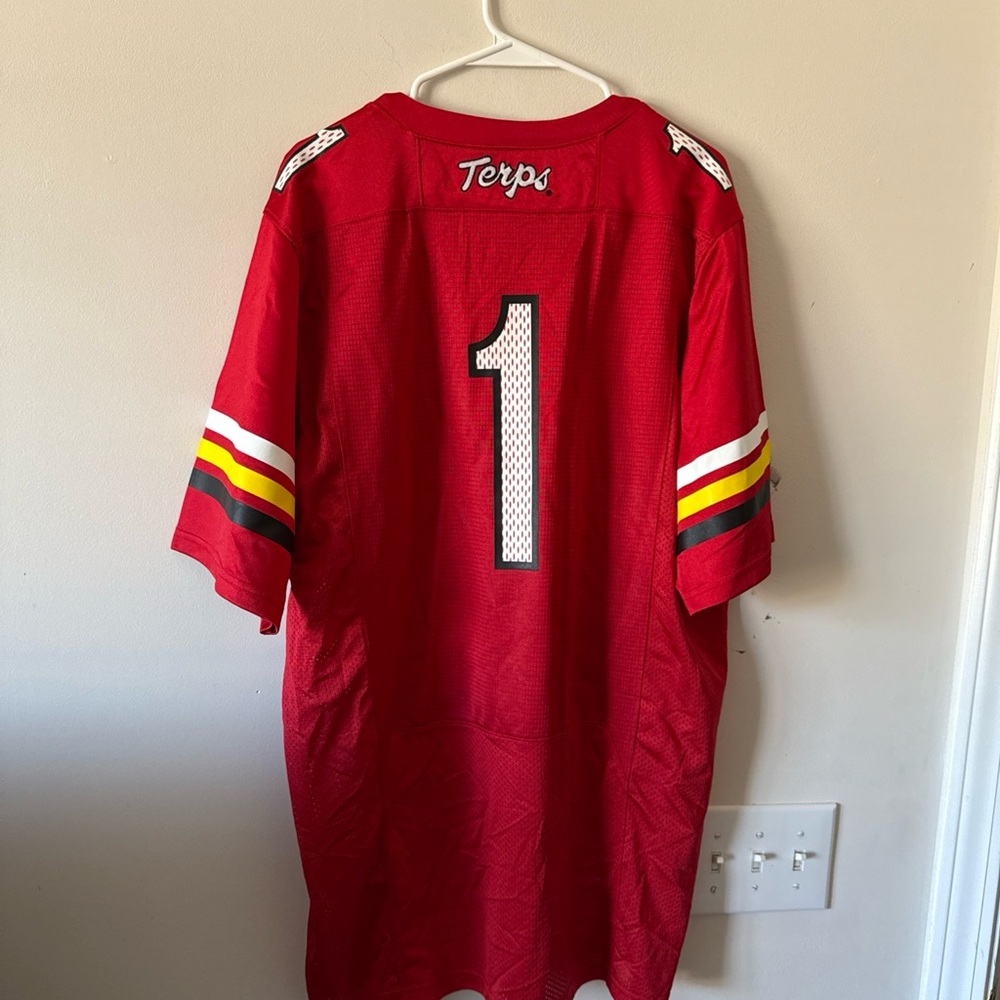 Under Armour Men's Red Jersey with Striped Sleeves - Picture 7 of 7